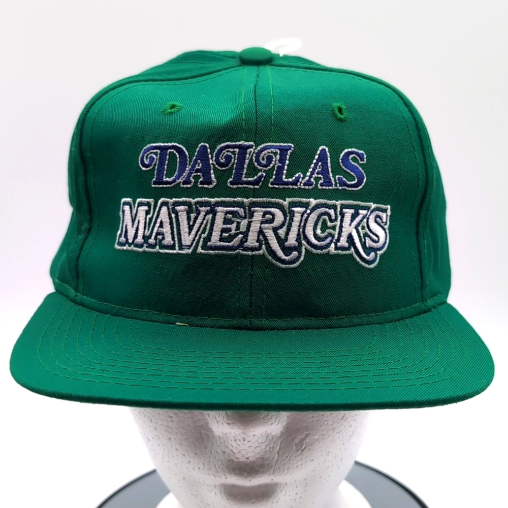The Sideliner| NWOT Vintage NBA The Dallas Mavericks Green Sports Cap Snap Back